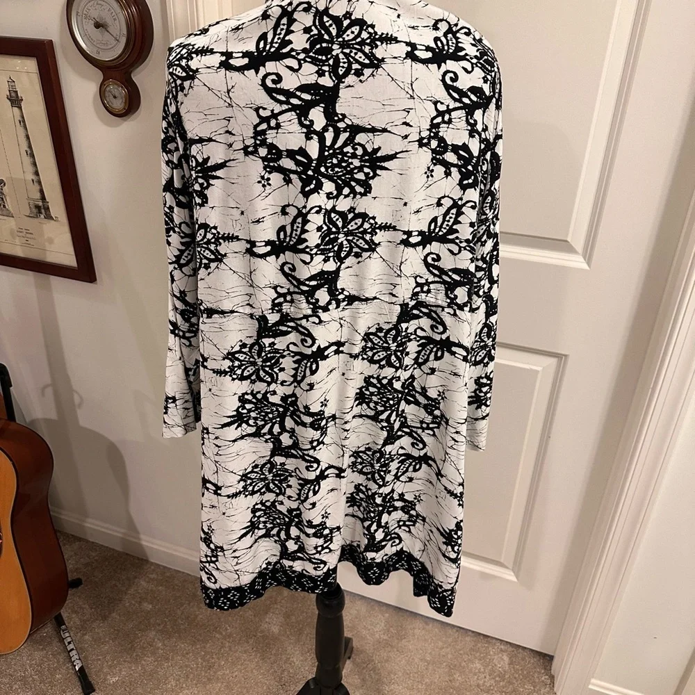 Soft Surroundings Black and White Botanical Kimono - Picture 2 of 3